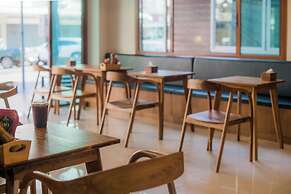 Tiya House Rooms & Cafe