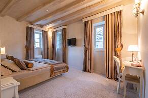 Heritage Hotel Life Palace