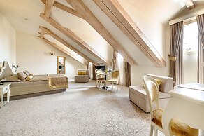 Heritage Hotel Life Palace