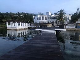 Waters Edge Guest House