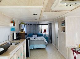 Harbor Houseboat