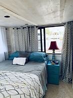 Harbor Houseboat