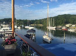 Captain Lawrence Inn