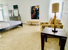 Miramar Village Lodge