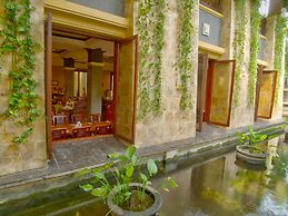 Lotus Garden Hotel