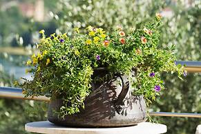 Aksos suites Accessible Accommodation