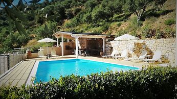 Aksos suites Accessible Accommodation