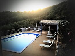 Aksos suites Accessible Accommodation