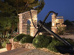 Nobelos Seaside Lodge