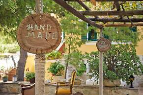 Nobelos Seaside Lodge