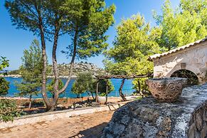 Nobelos Seaside Lodge