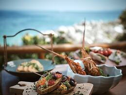 Nobelos Seaside Lodge