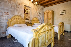 Nobelos Seaside Lodge