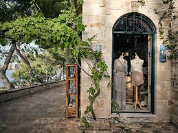 Nobelos Seaside Lodge