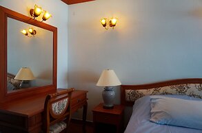 Dee-Lek Guesthouse and Restaurant