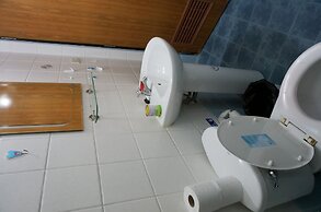 Dee-Lek Guesthouse and Restaurant