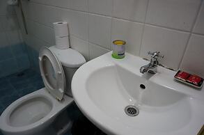 Dee-Lek Guesthouse and Restaurant