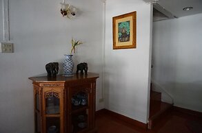 Dee-Lek Guesthouse and Restaurant