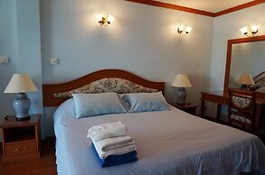 Dee-Lek Guesthouse and Restaurant