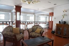 Dee-Lek Guesthouse and Restaurant