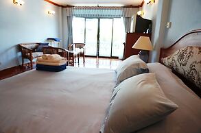 Dee-Lek Guesthouse and Restaurant