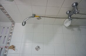 Dee-Lek Guesthouse and Restaurant