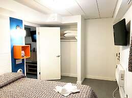 Jolly Roger Motel