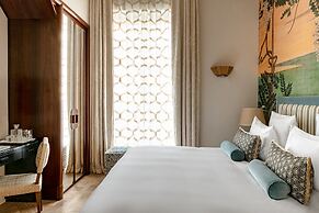 Saint James Paris - Relais & Chateaux