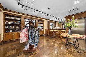 Flying Horse Resort & Club