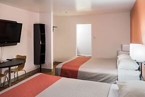 Motel 6 Fort St. John, BC