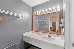 Basecamp Puyallup a Travelodge by Wyndham