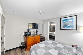 Basecamp Puyallup a Travelodge by Wyndham