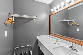 Basecamp Puyallup a Travelodge by Wyndham