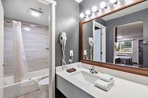 Basecamp Puyallup a Travelodge by Wyndham