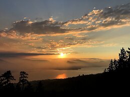 Crooked Tree Guest Suites