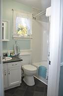 Greenwich Moonlight Bay Cottage