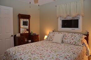 Greenwich Moonlight Bay Cottage