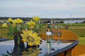 Greenwich Moonlight Bay Cottage