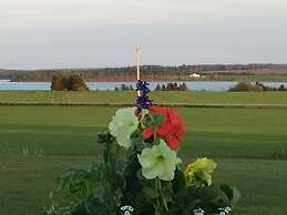 Greenwich Moonlight Bay Cottage