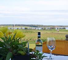 Greenwich Moonlight Bay Cottage