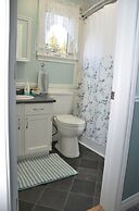 Greenwich Moonlight Bay Cottage