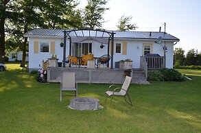 Greenwich Moonlight Bay Cottage