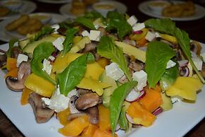 Chrislin African Lodge