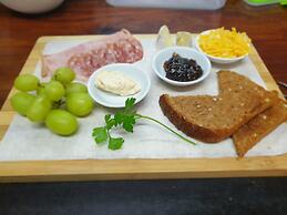 Chrislin African Lodge