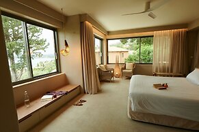 F ZEEN KEFALONIA - Adults Only