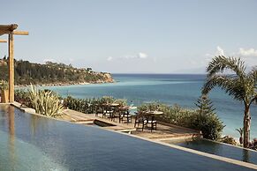 F ZEEN KEFALONIA - Adults Only