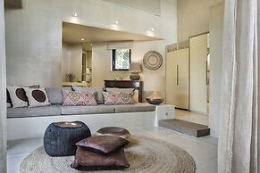 F ZEEN KEFALONIA - Adults Only