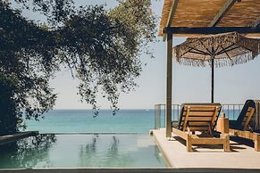 F ZEEN KEFALONIA - Adults Only