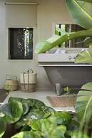 F ZEEN KEFALONIA - Adults Only