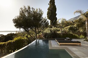 F ZEEN KEFALONIA - Adults Only